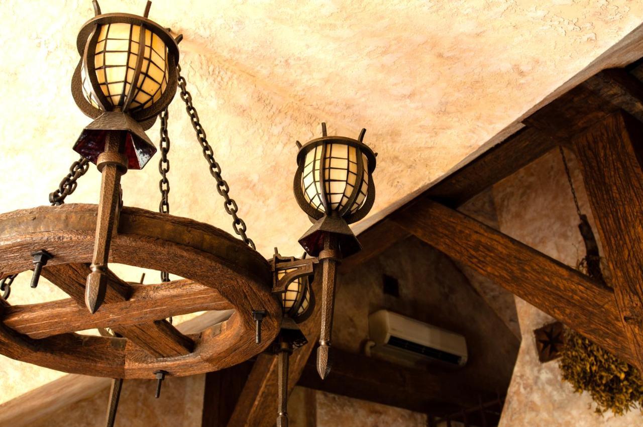 Attic Butas
