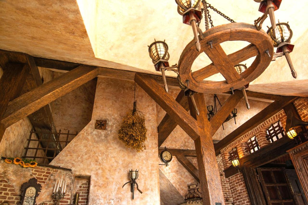 Attic Butas